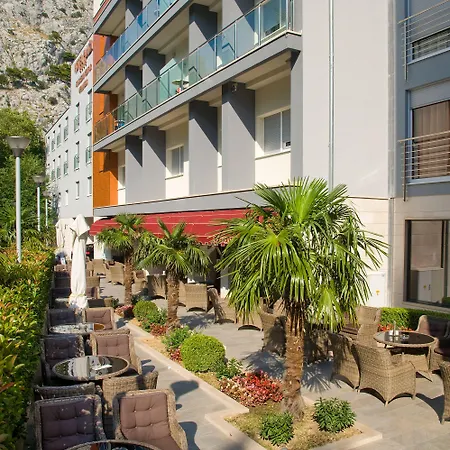 Plaza 호텔 4*