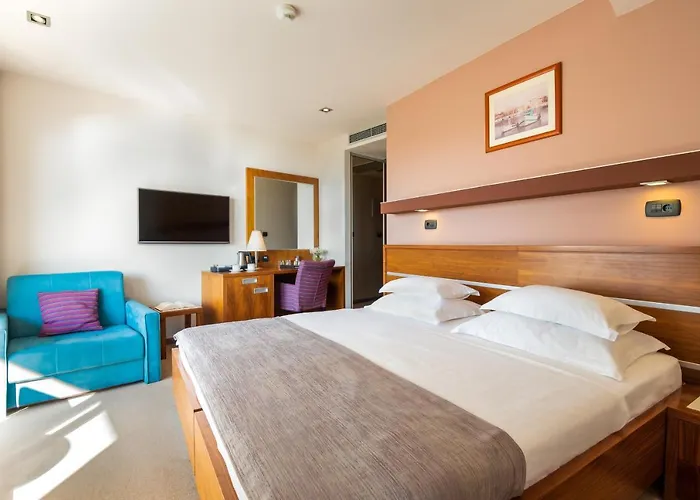 فندق Plaza 4*