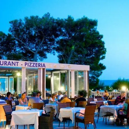 Plaza فندق أوميس