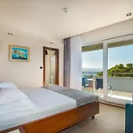 호텔 Plaza 4*