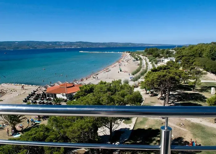 Plaza Ξενοδοχείο 4*