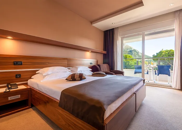 Plaza Ξενοδοχείο 4*