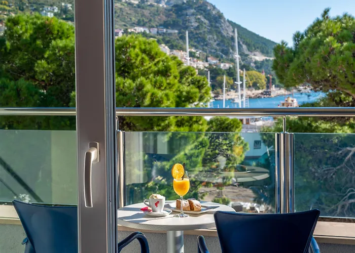 Ξενοδοχείο Plaza 4*