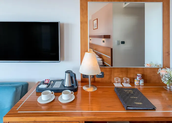 Plaza Ξενοδοχείο 4*